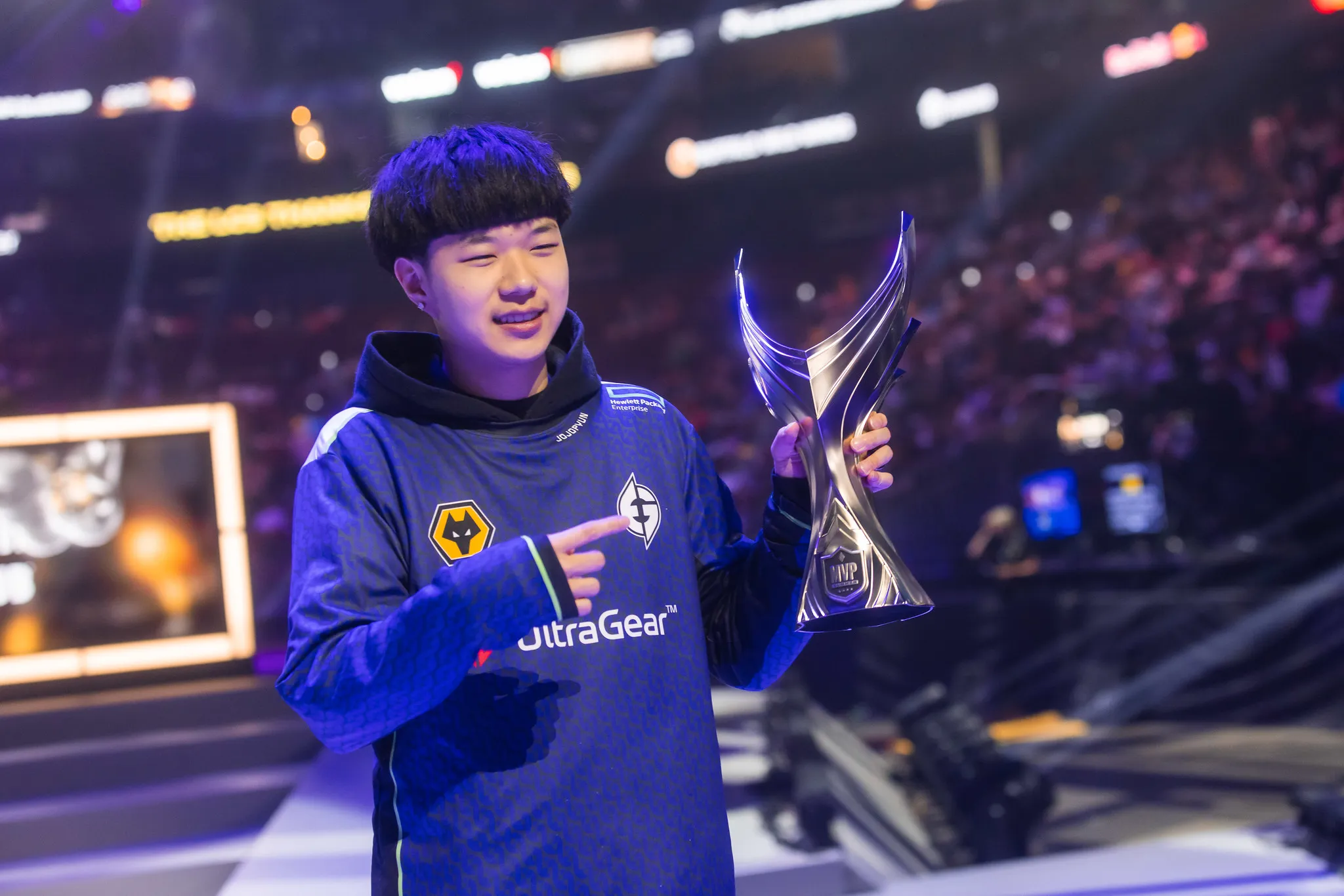Người hâm mộ đang háo hức chờ đợi sự ra mắt của đương kim MVP Jojopyun trong đội mới của anh ấy, Cloud9 | Nguồn ảnh: Robert Paul (Riot Games)