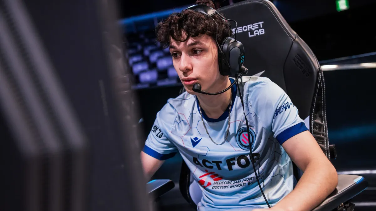 BDS loại top laner Adam do vấn đề về hành vi