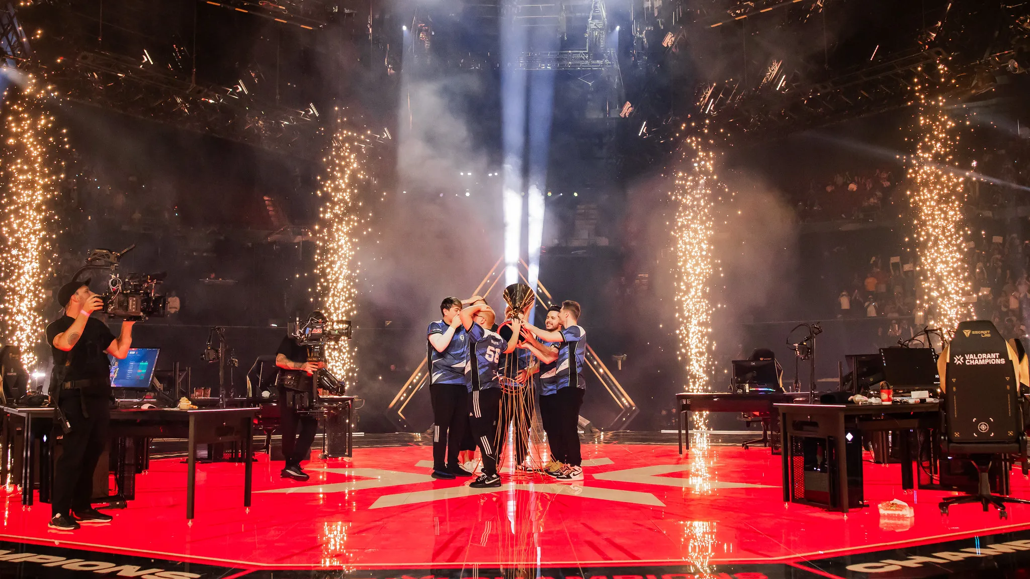 Drama trong VALORANT: Riot chặn thương vụ Evil Geniuses bán suất thi đấu cho FlyQuest