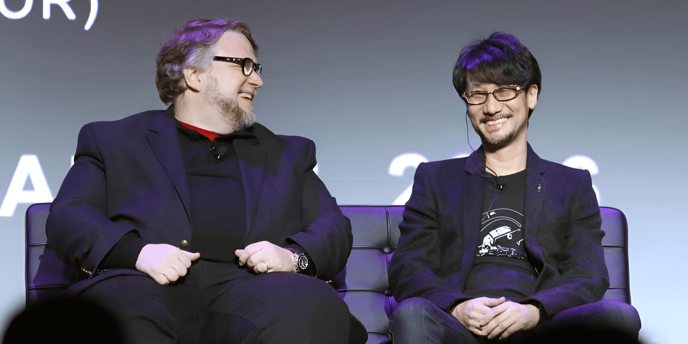 hideo-kojima-and-guillermo-del-toro-sitting-together (1)