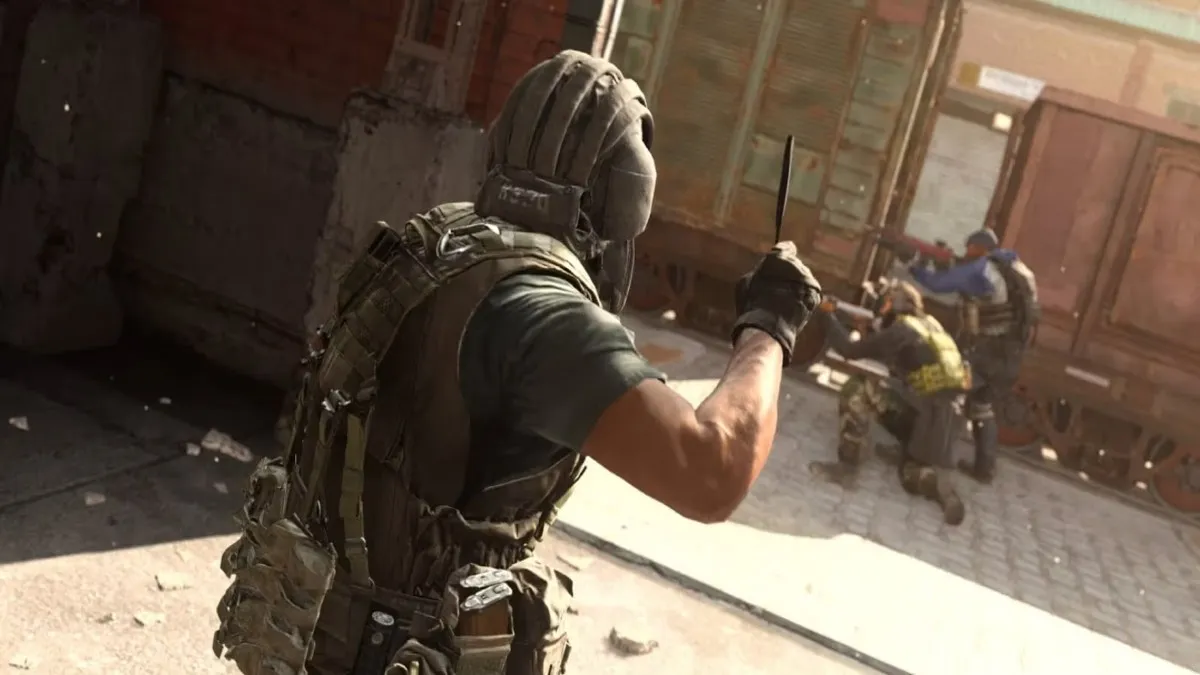 Cộng đồng Warzone tranh cãi gay gắt về việc nerf dao ném trong Season 2 Reloaded