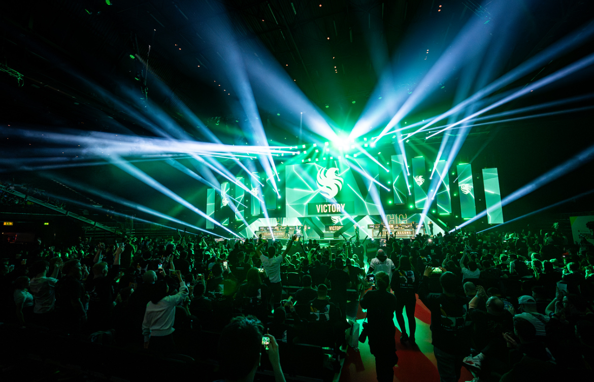 Falcons thống trị Dota 2, hân hoan nâng cúp ESL One Birmingham - Gamelade