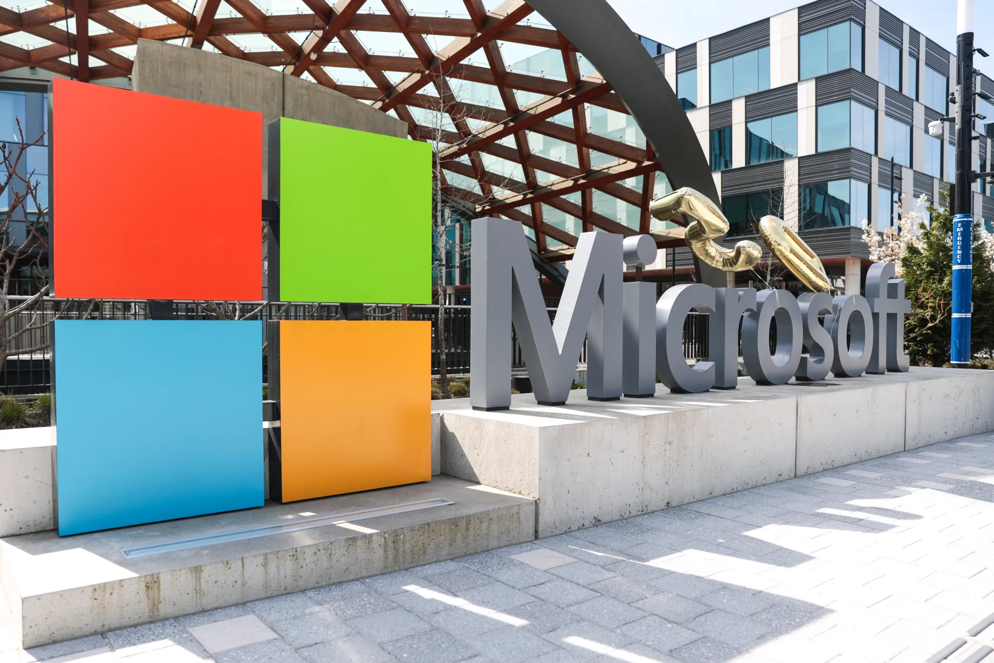 Microsoft công bố cắt giảm 3% nhân sự toàn cầu để tái cơ cấu-gamelade