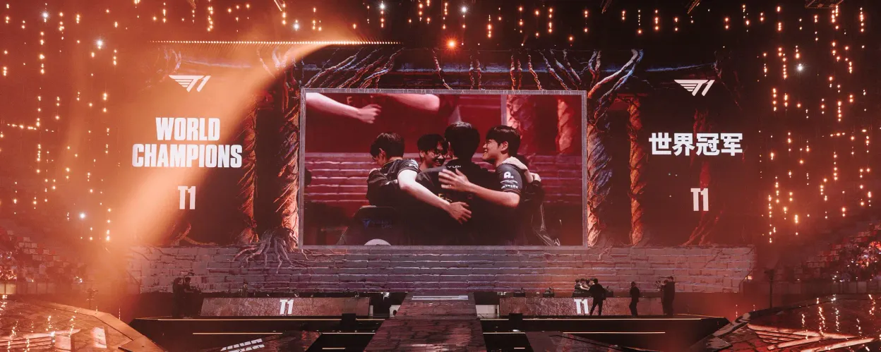 Riot Games xem xét cho phép các HLV giao tiếp với tuyển thủ trong trận đấu từ năm 2026-gamelade