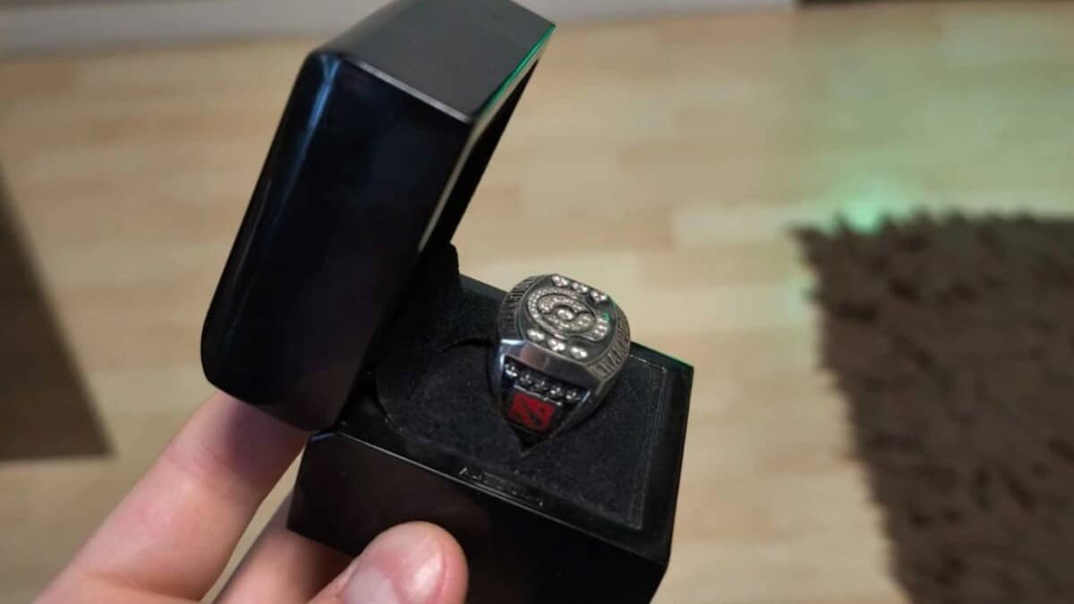 Huyền thoại Dota 2 AdmiralBulldog rao b&aacute;n nhẫn v&ocirc; địch TI3-gamelade