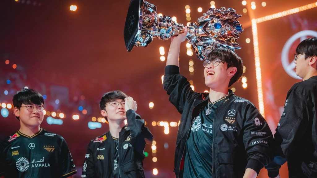 Riot Games hé lộ thời điểm ra mắt trang phục vô địch của T1-gamelade