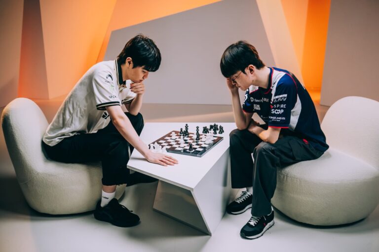 Bàn cờ vua mang chữ ký của Faker và Chovy tại EWC 2026 được đem đi đấu giá-gamelade